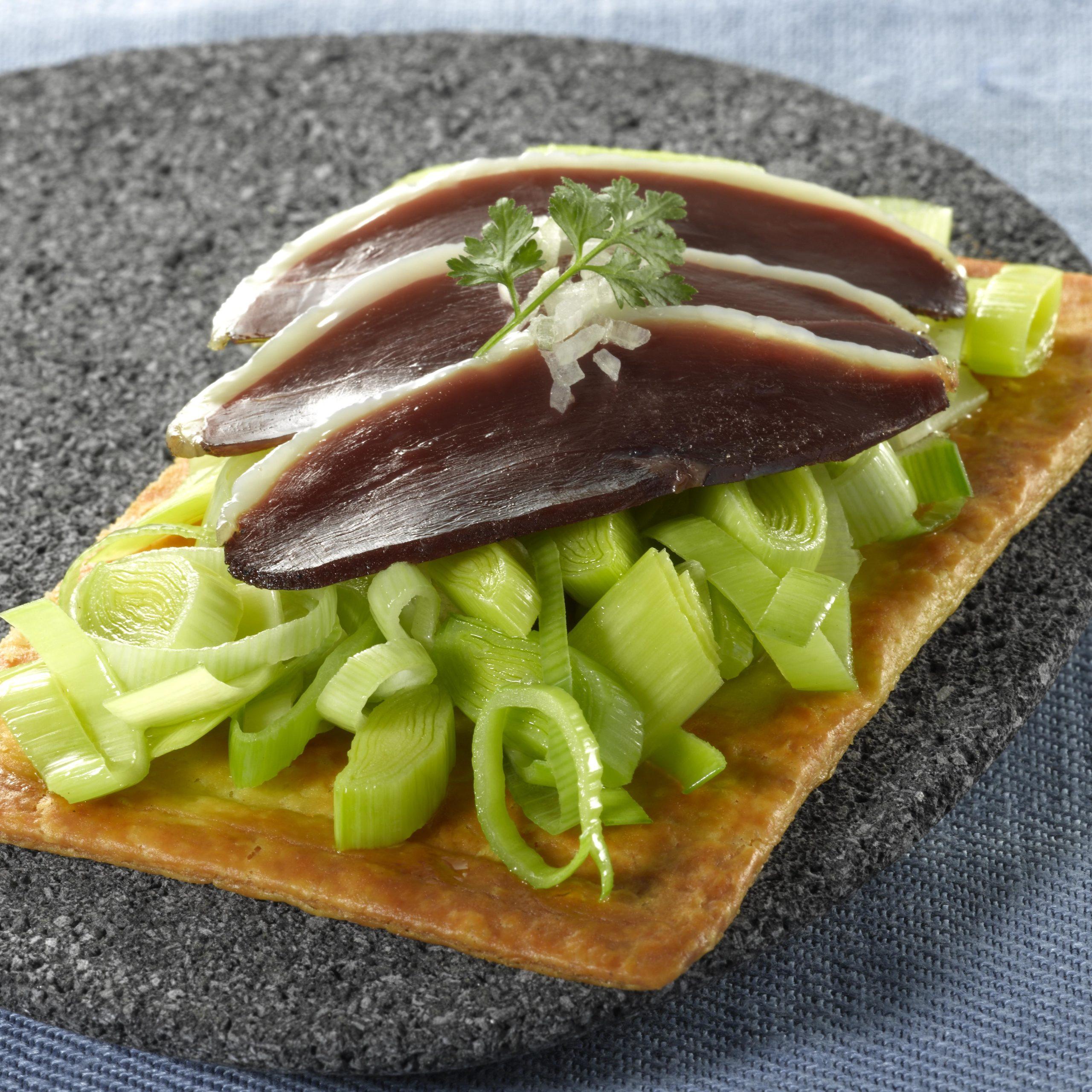 Tartines poireaux et magret de canard fumé